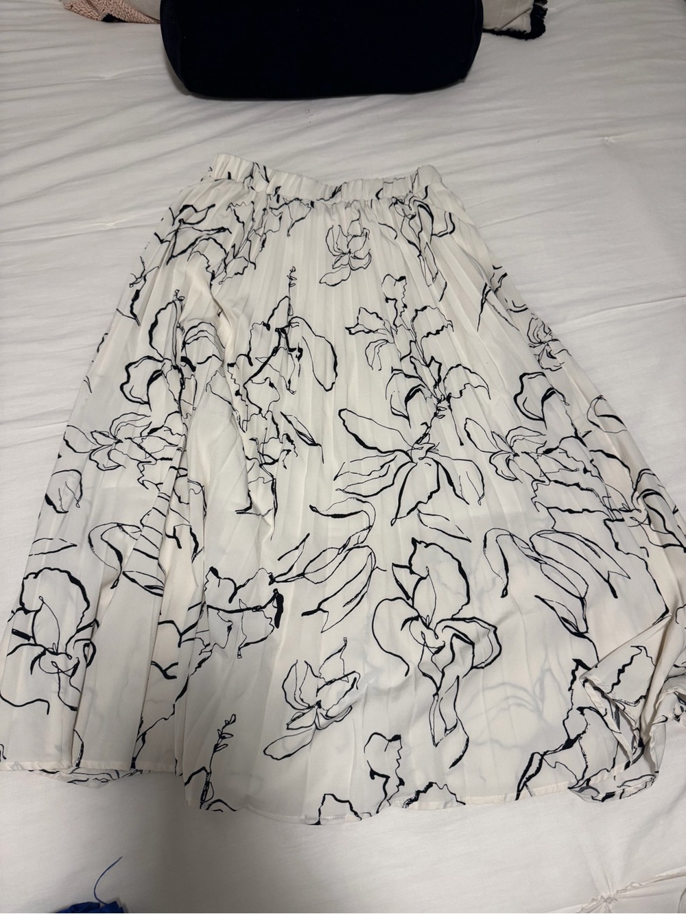 Floral Pleated White Midi Skirt with Black Outline